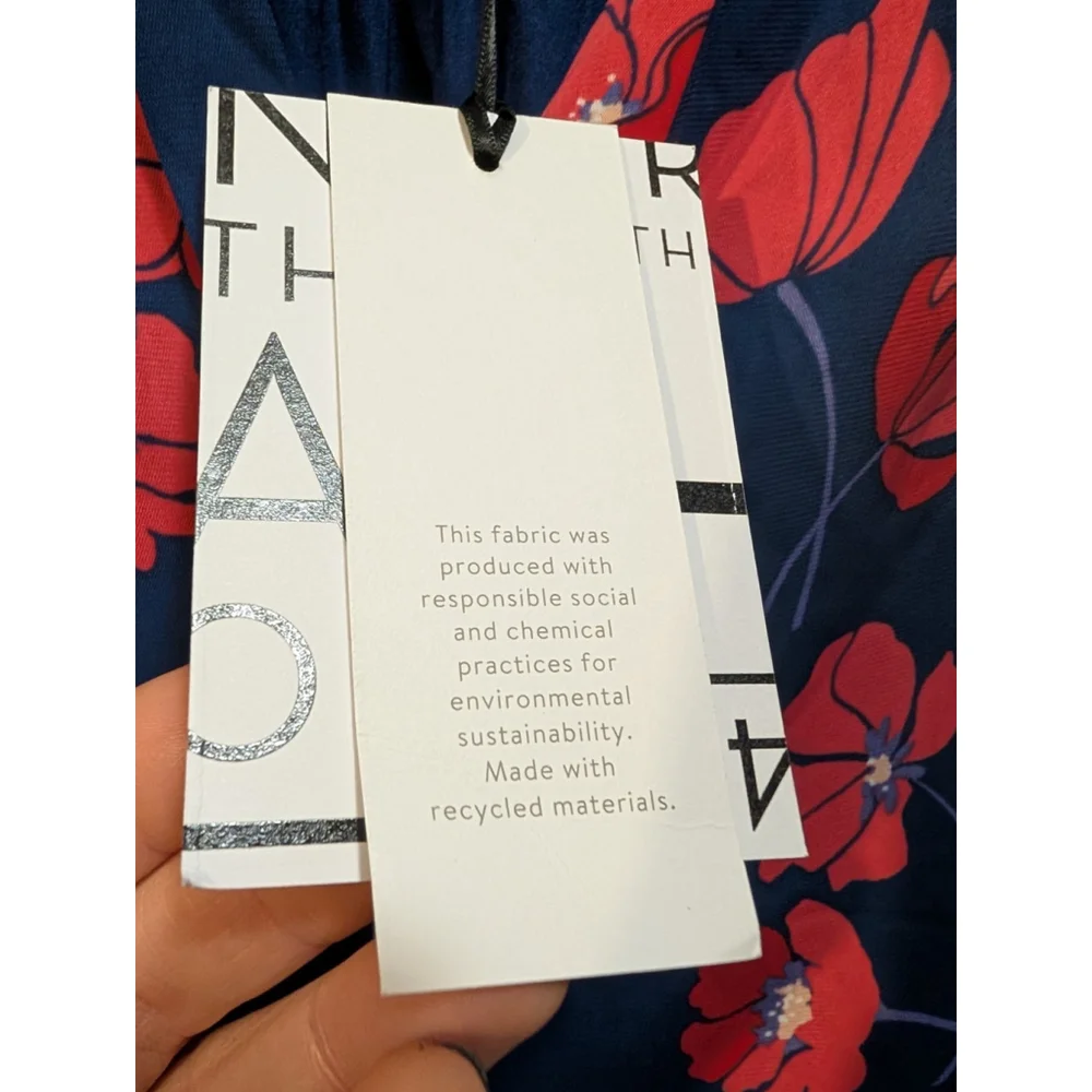 41 Hawthorn Stitch Fix Petite Sleeveless Blouse Navy Red Poppy Floral Top Orlee - Picture 6 of 8